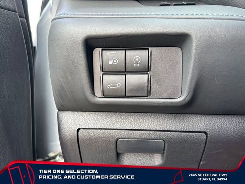 Used 2023 Toyota Highlander XLE FWD image 17
