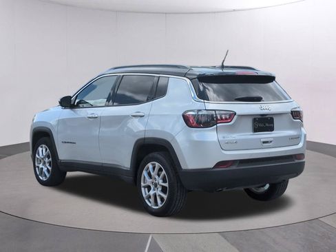 Used 2025 Jeep Compass Limited AWD/4WD image 3