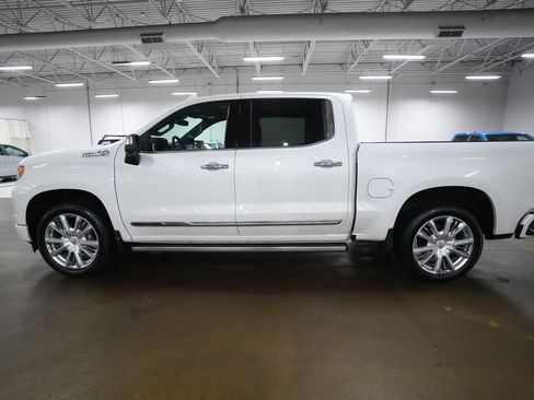 Used 2022 Chevrolet Silverado 1500 High Country w/ High Country Premium Package AWD/4WD image 23