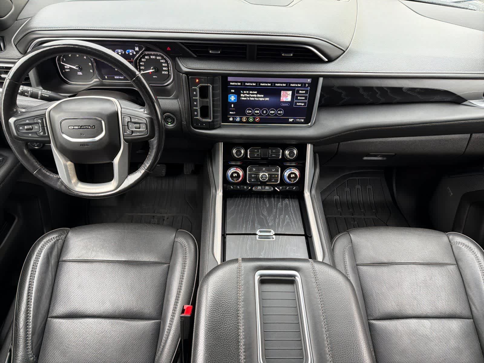 Used 2021 GMC Yukon Denali w/ Denali Ultimate Package AWD/4WD image 3