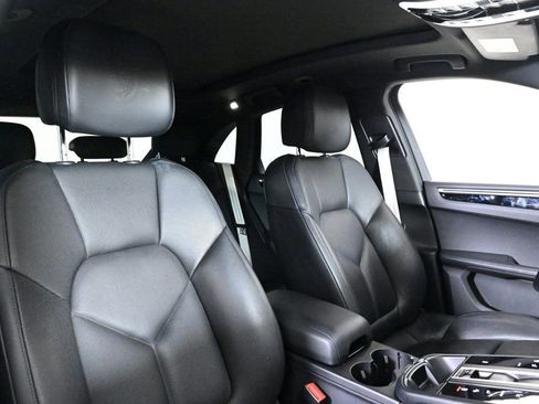 Certified 2024 Porsche Macan image 18