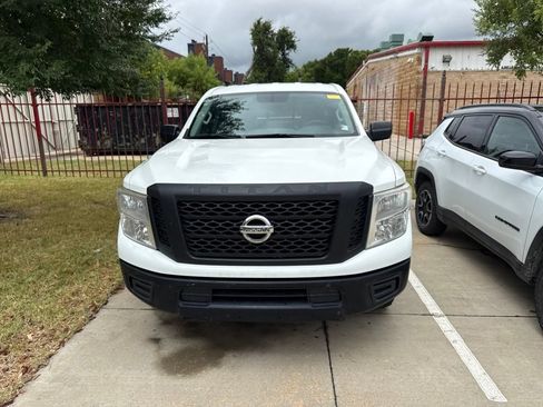 Used 2017 Nissan Titan S RWD image 3