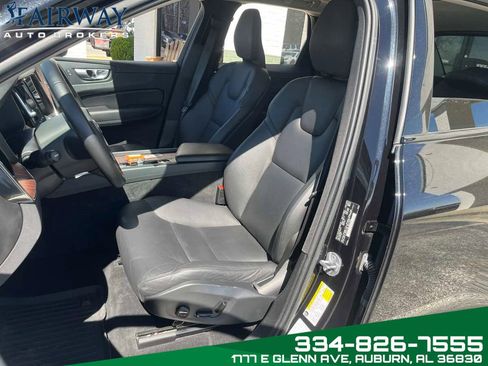 Used 2023 Volvo XC60 B5 Plus image 10