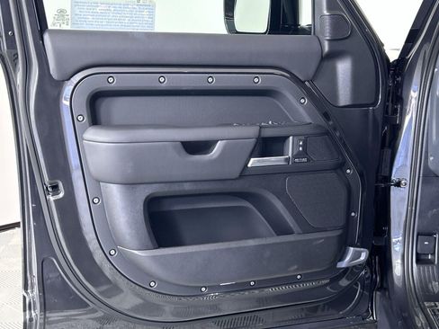 New 2025 Land Rover Defender 130 X-Dynamic SE image 21