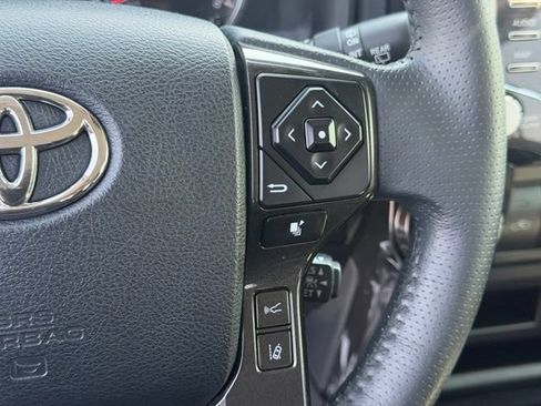 Used 2022 Toyota 4Runner TRD Off-Road AWD/4WD image 22