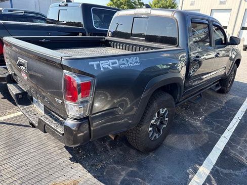 Used 2022 Toyota Tacoma TRD Off-Road w/ Technology Package AWD/4WD image 2