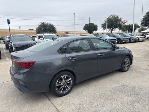 Certified 2022 Kia Forte LXS image 4