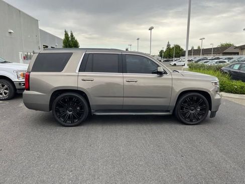 Used 2017 Chevrolet Tahoe LT w/ Luxury Package RWD image 4