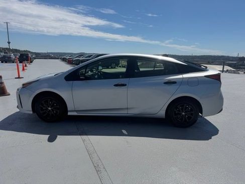 Certified 2022 Toyota Prius AWD image 10