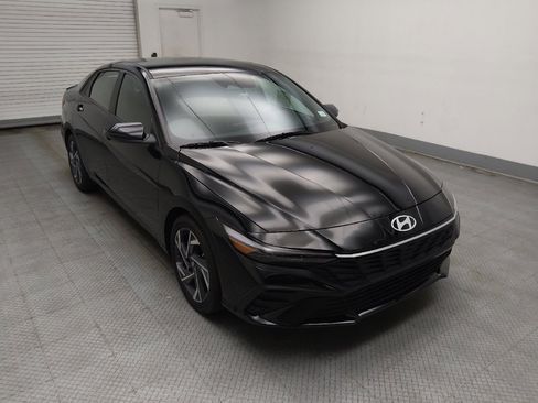 Used 2025 Hyundai Elantra Sport FWD image 13