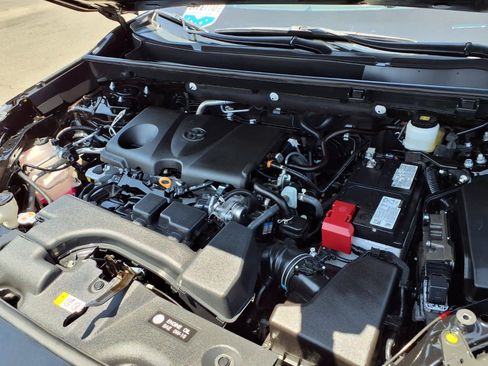 Used 2025 Toyota RAV4 XLE FWD image 9