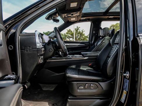 Used 2025 Cadillac Escalade V AWD/4WD image 36