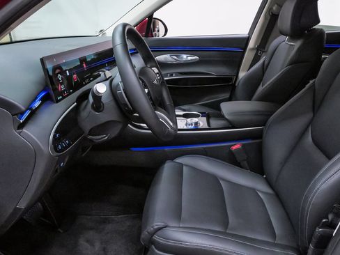 Certified 2026 Genesis GV70 2.5T AWD/4WD image 9