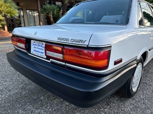 Used 1991 Toyota Camry Deluxe image 17