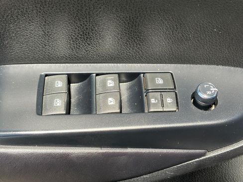 Used 2019 Toyota Highlander XLE FWD image 17
