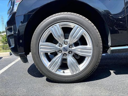 Used 2024 Ford Expedition Max Platinum AWD/4WD image 2
