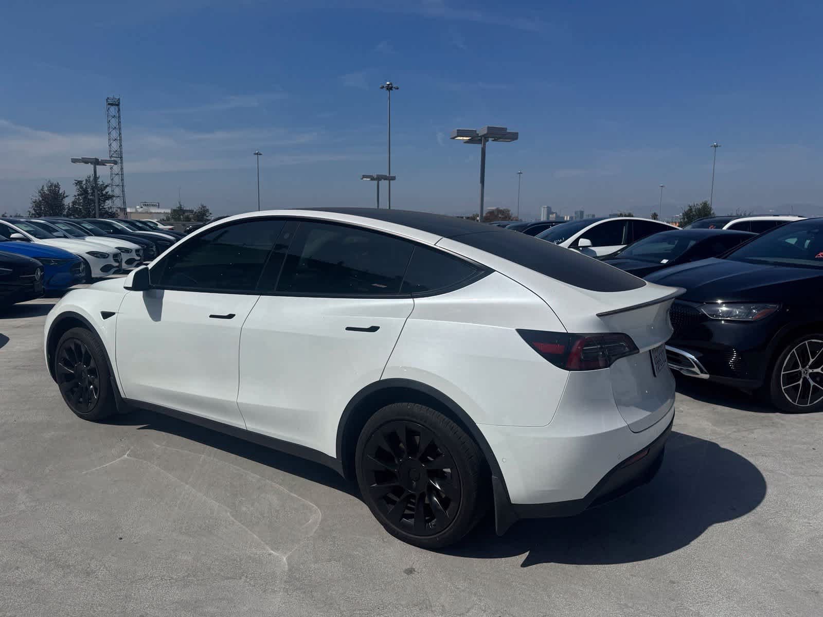 Used 2022 Tesla Model Y Long Range AWD/4WD image 4