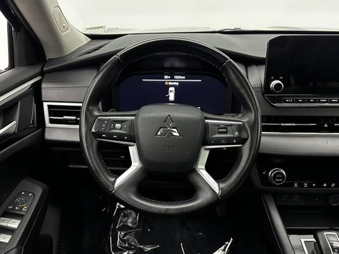 Used 2024 Mitsubishi Outlander SE Black Edition image 28