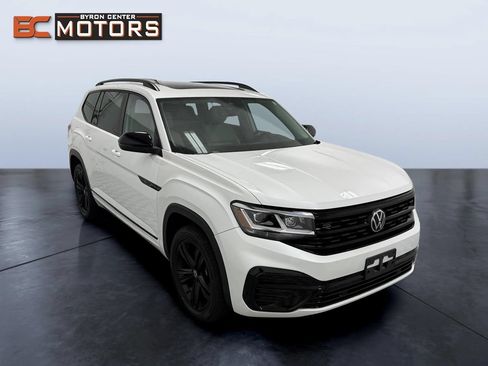 Used 2023 Volkswagen Atlas SEL R-Line AWD/4WD image 7