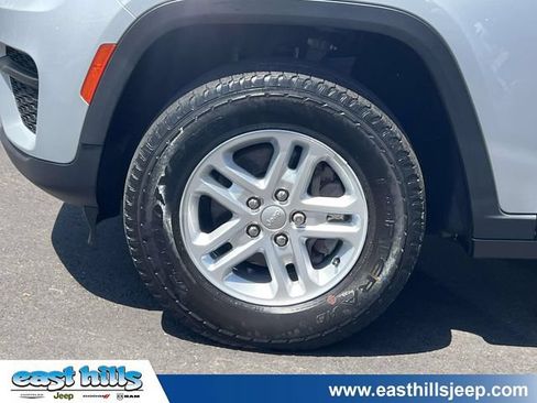 Used 2023 Jeep Grand Cherokee Laredo w/ Luxury Tech Group I AWD/4WD image 9