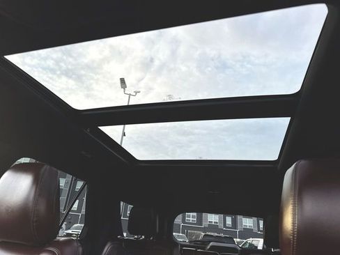 Used 2020 Ford Explorer Platinum w/ Premium Technology Package image 19