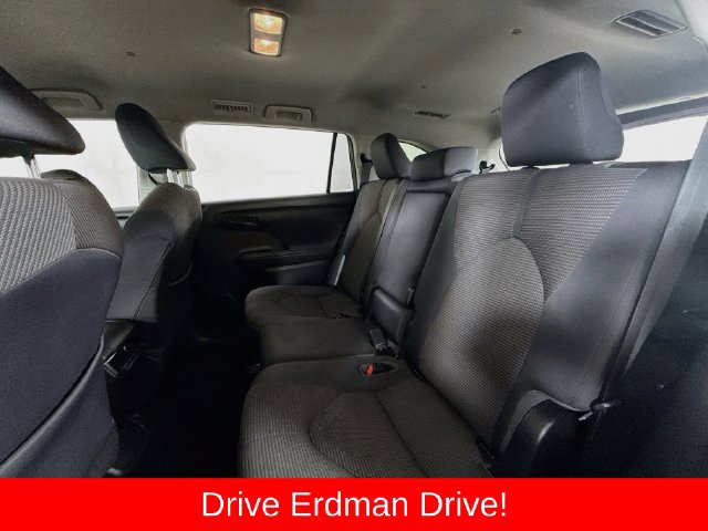 Used 2022 Toyota Highlander LE FWD image 8