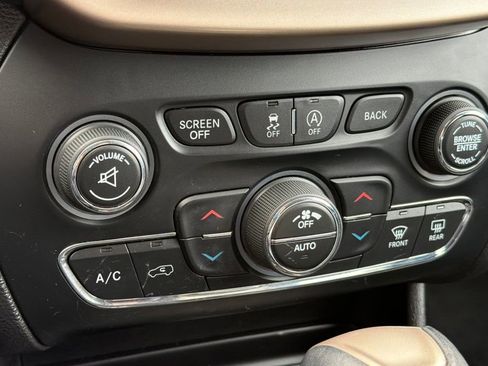 Used 2018 Jeep Cherokee Limited image 17