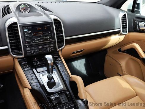 Used 2016 Porsche Cayenne image 38