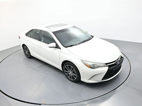 Used 2016 Toyota Camry SE image 19