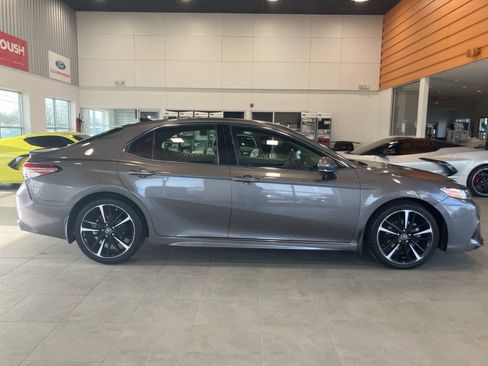 Used 2019 Toyota Camry XSE image 4