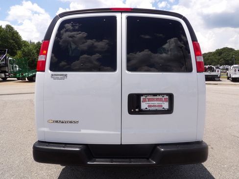Used 2025 Chevrolet Express 3500 LS RWD image 6