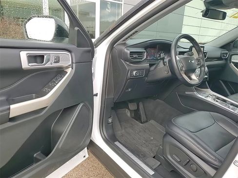 Used 2021 Ford Explorer Limited w/ Equipment Group 301A image 9