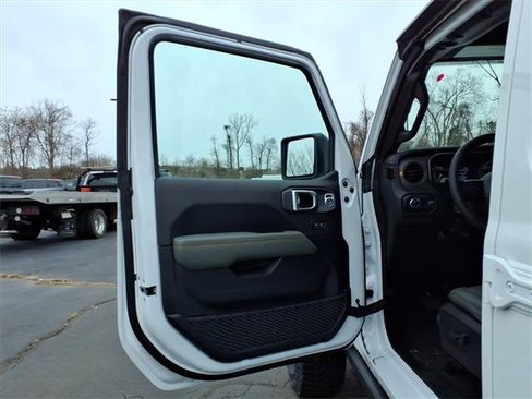 New 2026 Jeep Gladiator Mojave image 16