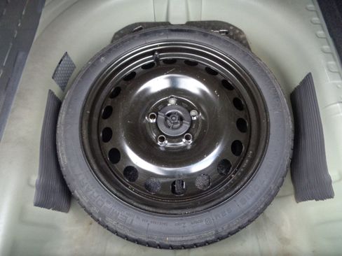 Used 2017 Chevrolet Sonic Premier image 35