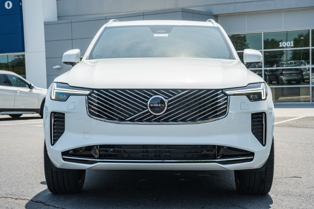 New 2026 Volvo XC90 B6 Plus w/ Protection Package Premier AWD/4WD image 2