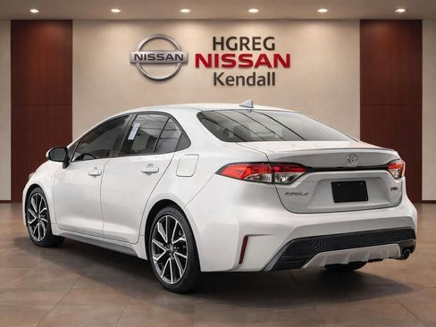 Used 2022 Toyota Corolla SE FWD image 2