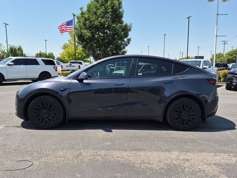 Used 2024 Tesla Model Y Long Range AWD/4WD image 10