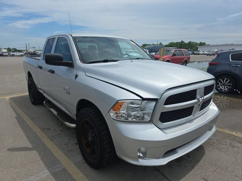 Used 2019 RAM 1500 Express AWD/4WD image 3