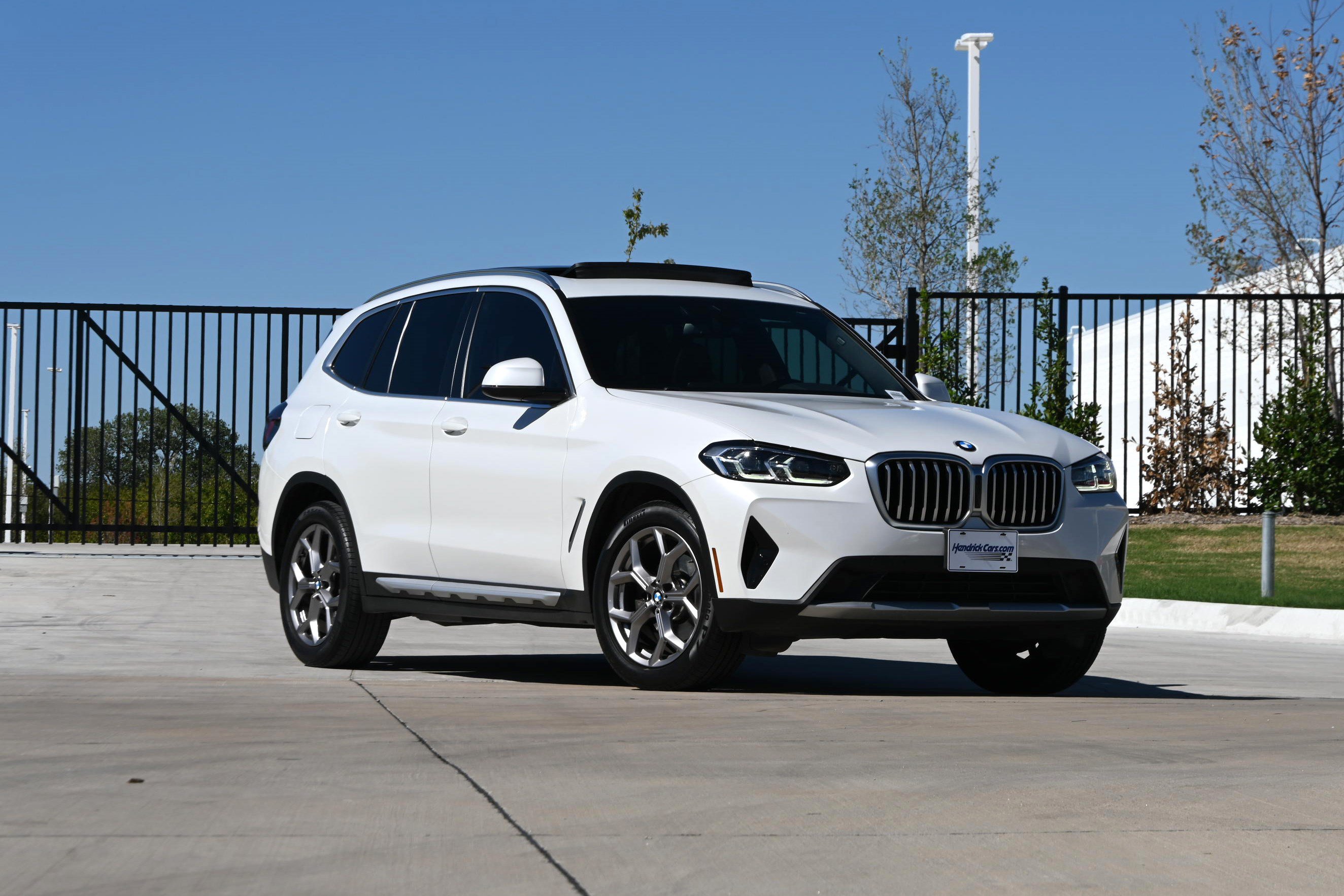 Used 2022 BMW X3 xDrive30i w/ Premium Package 2 (ZPA) AWD/4WD image 2