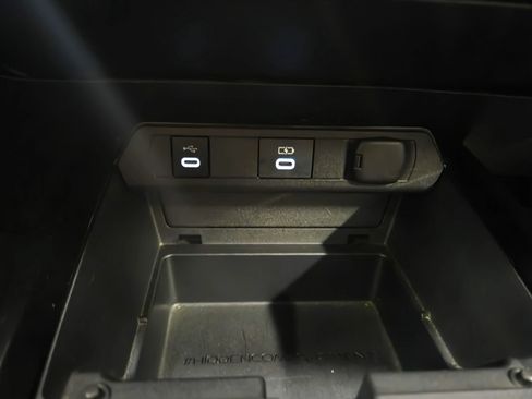 Used 2023 Toyota Prius LE FWD image 25