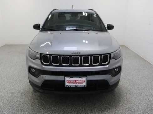 Used 2024 Jeep Compass Latitude image 3