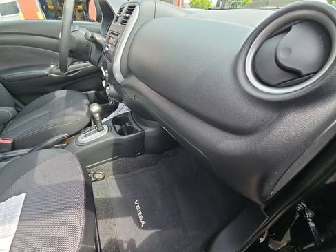 Used 2014 Nissan Versa SV FWD image 31