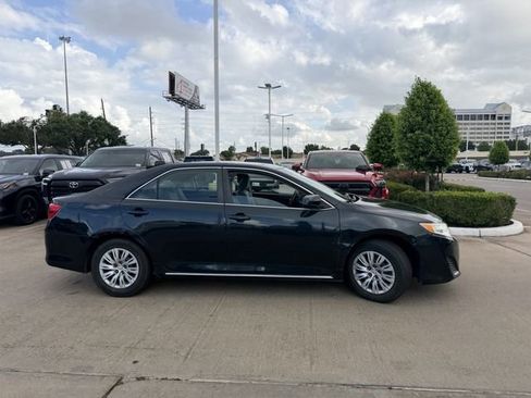 Used 2014 Toyota Camry LE FWD image 4
