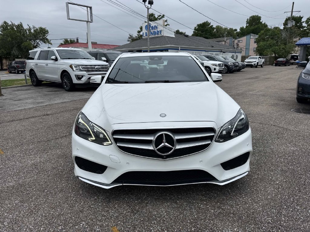 Used 2016 Mercedes-Benz E 400 Sedan image 2