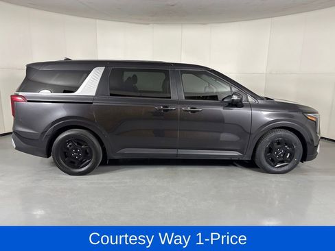 Used 2025 Kia Carnival FWD image 12