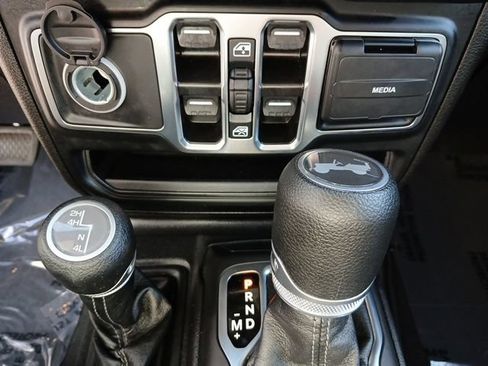 Used 2024 Jeep Wrangler Unlimited Sport AWD/4WD image 35