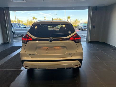 Used 2021 Nissan Kicks SV image 10