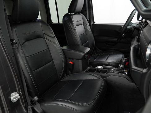 Used 2018 Jeep Wrangler Unlimited Sahara w/ Uconnect 4C Nav & Sound Group AWD/4WD image 50