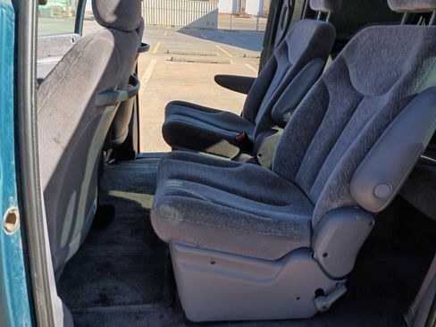 Used 2000 Dodge Caravan SE image 12