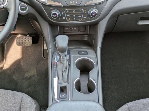 Used 2024 Chevrolet Equinox LT image 20